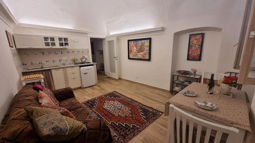 Beautifully Restored Romantic Apartment In The Centre Of Historic Dolcedo Exterior foto