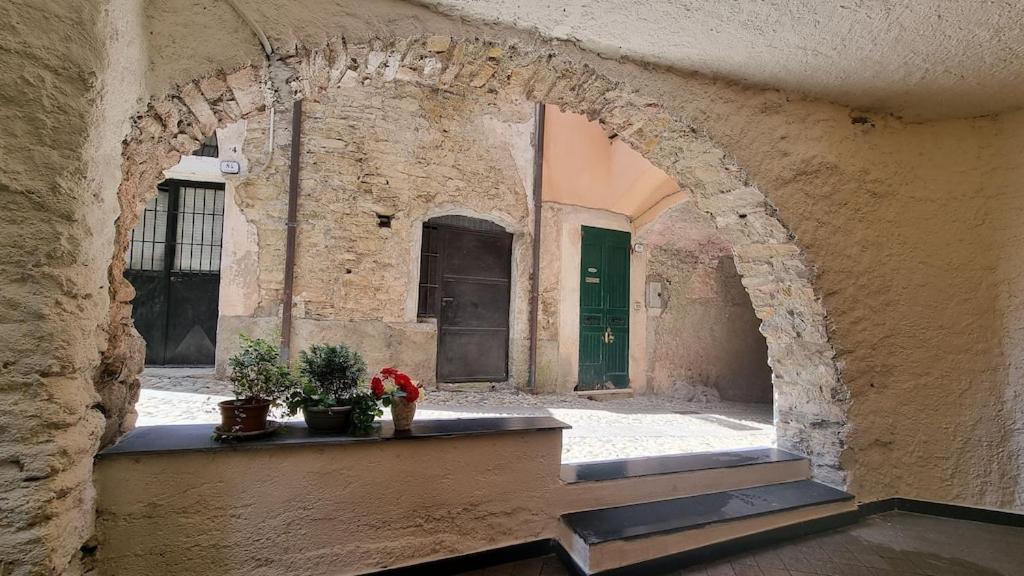 Beautifully Restored Romantic Apartment In The Centre Of Historic Dolcedo Exterior foto